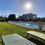 Chateau De Bed and Breakfast 3*