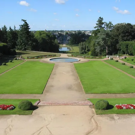 Chateau De Craon 3*