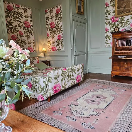 Chateau De Craon 3*