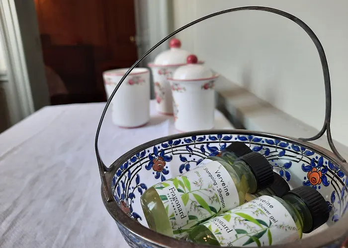 Chateau De לינה וארוחת בוקר